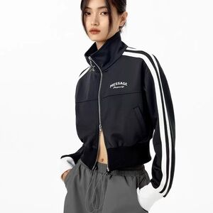 Belchic High collar zipper mode logo short top size medium with pockets